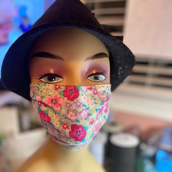 Face mask - Picture 1 of 6